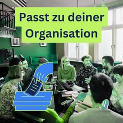 Verein, oder NGO trifft sich, kleine Live Präsenz-Versammlung, darüber Text "Passt zu deiner Organisation", kleine Stimmzettel-Grafik Verein, oder NGO trifft sich, kleine Live Präsenz-Versammlung, darüber Text "Passt zu deiner Organisation", kleine Stimmzettel-Grafik